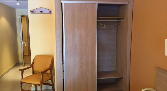 Четырёхместный номер Standard с балконом Hotel Manzanares