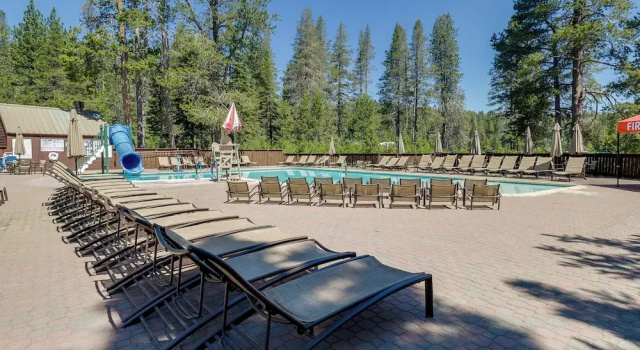Апартаменты с 2 комнатами с балконом Truckee Retreat w/ Fireplace & Community Amenities