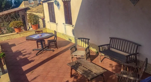 Апартаменты Casa Carrubbo, Fantastic rustic villa with private garden