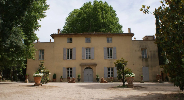 Château de Saint-Girons Luxury Guest House in Provence, Rezerwuj Pensjonat Aix-en-Provence Carros