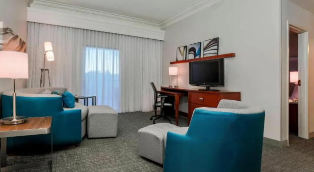 Двухместный люкс c 1 комнатой Courtyard by Marriott Orlando Lake Mary North