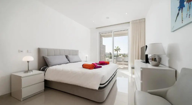Luxury 2 Bed Apartment, Porto De Mos, 550m from Beach, Varaa Huoneisto Lagos Albufeira