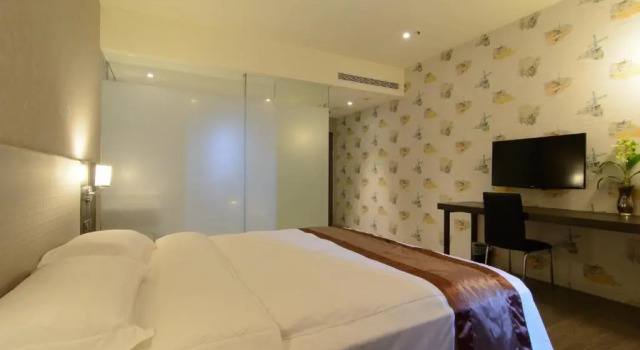 Номер Economy Grand Crystal Hotel