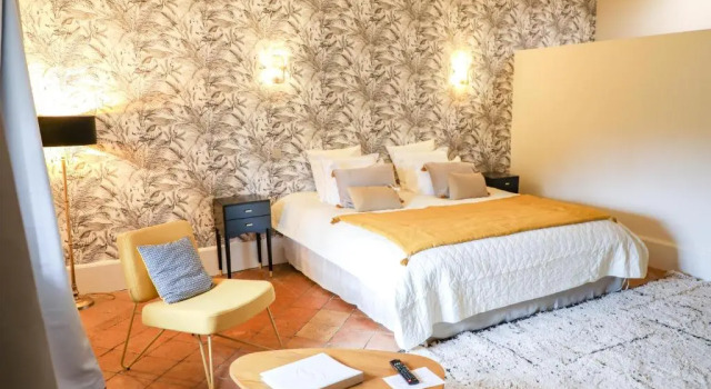 Трёхместный номер Standard Chateau De Roussan