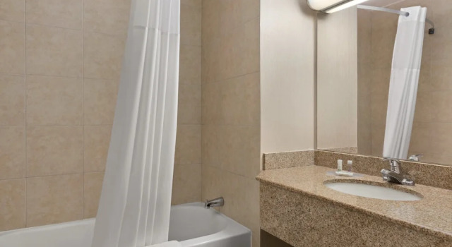 Двухместный номер Standard Days Inn by Wyndham London