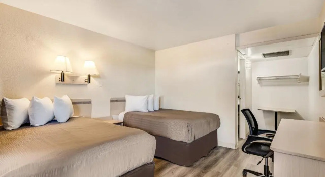 Четырёхместный номер Standard Econo Lodge Stockton near I-5 Fairgrounds