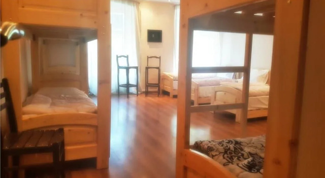 Deso Hostel & Rooms, Забронировать Хостел Мтацминда Тбилиси, рядом с Концертный зал Тбилиси