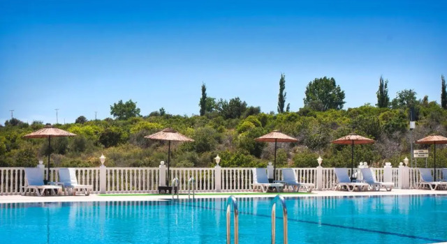 Двухместный номер Standard с видом на бассейн Olbios Marina Resort Hotel