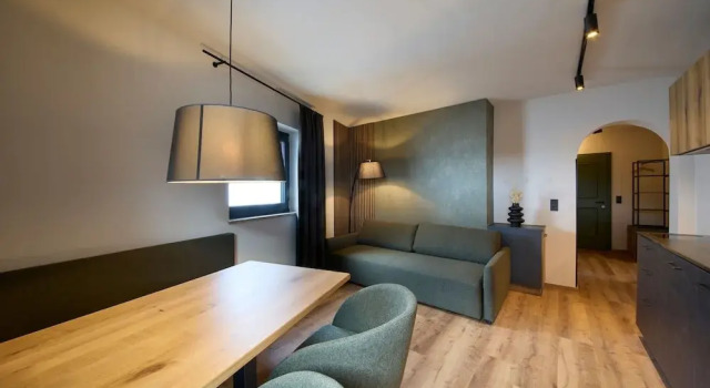 Апартаменты с балконом и с видом на внутренний двор MiLa Apartments