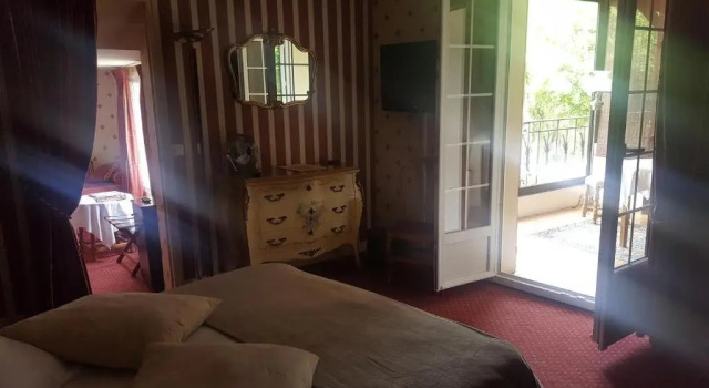Номер Standard LOGIS - Hôtel & Restaurant Le Gonfalon
