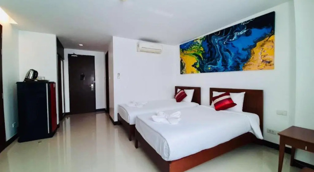 Четырёхместный номер Standard City Plaza Nana Hotel
