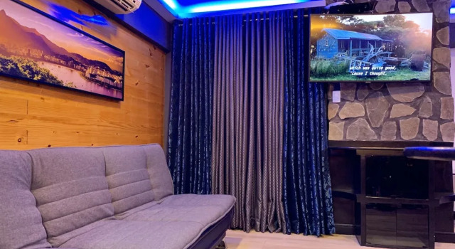 Семейный люкс CLOCKWORKORANGE Luxury Suites 4-Minutes Away To Airport