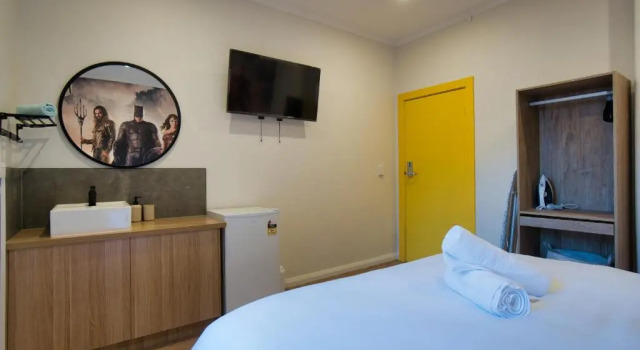 Люкс Dreamy Stays Accommodation - Private Rooms with Shared Bathrooms
