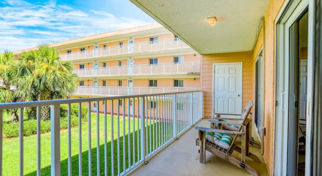 Ocean View Condo in Beachfront Resort With Wifi, Central AC, 2 Pools, & Tennis, Book Ferieresort Resorthoteller i Saint Augustine Area, Ferieresort