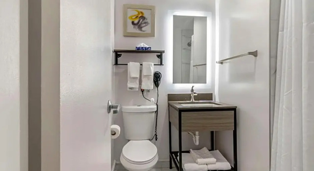 Четырёхместный люкс Americas Best Value Inn & Suites - Kansas City/Downtown