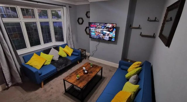 Коттедж i Amazing 5 Beds Sleeps 6 Workers Or Families by Your Night Inn Group