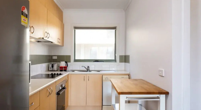 Апартаменты Snug 2-bed Townhouse Near Bustling Shops