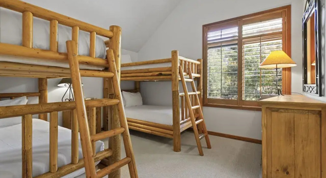 Deer Lake Village at Deer Valley Resort - Four Bedroom Condo with Hot Tub #2478 4 Condo, Varaa Lomakeskus Deer Valley 