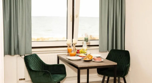 Direkt am Strand mit Meerblick perfekt für 2 Personen, Забронировать Отель Хайлигенхафен земля Шлезвиг-Гольштейн