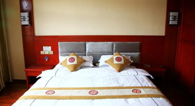 Pengcuodele Garden Hotel, Boek Hotel Daocheng Sichuan