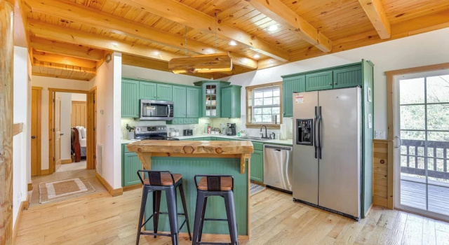 Коттедж Family-Friendly Cabin By Golf Course & Marina