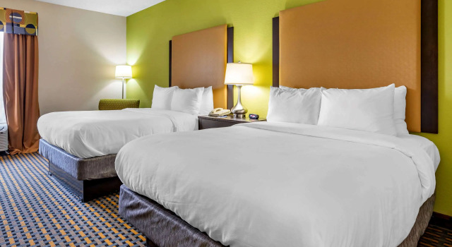 Четырёхместный номер Standard Comfort Inn & Suites Asheboro East