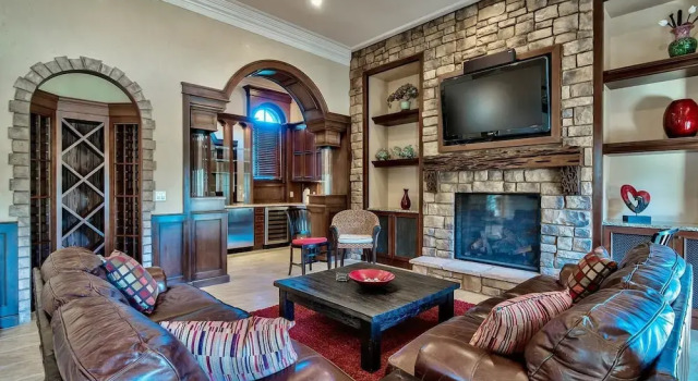 Casa Tuscany 6 Bedroom Holiday Home by Five Star Properties, Varaa Lomakoti Miramar Beach Emerald Coast