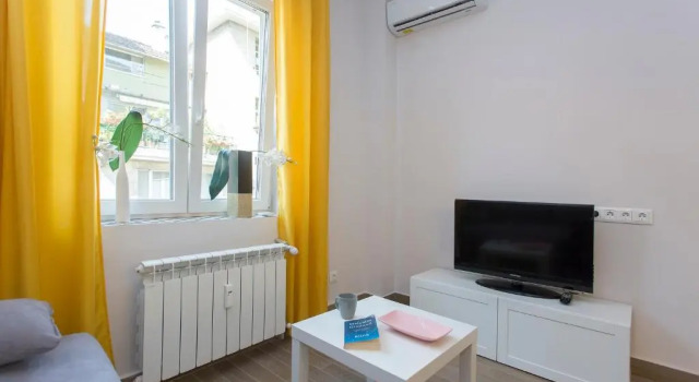 Sunny and Modern 1bdr Apartment in the Center, Забронировать Апартаменты/квартира Апартаменты Софии, рядом с Королевский дворец, Апартаменты/квартира