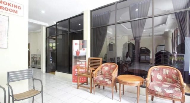 Семейный номер Standard RedDoorz Plus near Stadion Mandala Krida