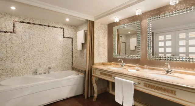 Двухместный люкс c 1 комнатой Crowne Plaza Istanbul - Old City by IHG