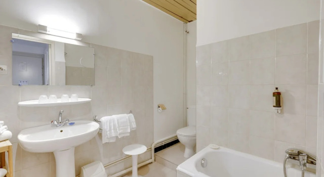 Трёхместный семейный номер Standard Hotel dAngleterre