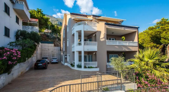 Ra, Book Apartment Mimice Split Region