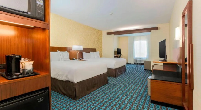 Четырёхместный номер Standard Fairfield Inn & Suites by Marriott Decatur at Decatur Conference Center