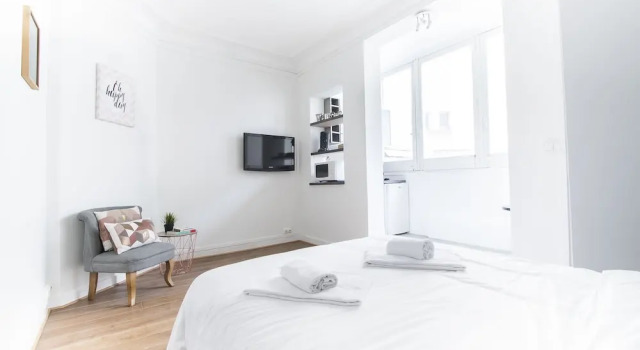 Luxury Apartment in Paris-Champs Elysées, Забронировать Апартаменты/квартира Париж Иль-де-Франс, рядом с Станция метро Rambuteau