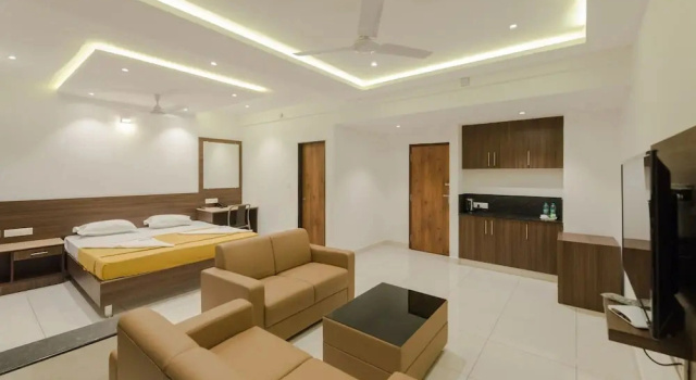 Люкс Luxury с видом на город Hotel Karuna Residency
