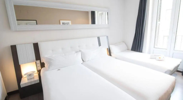 Трёхместный номер Petit Palace Arenal