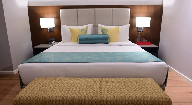 Номер Superior Golden Tulip Vagator