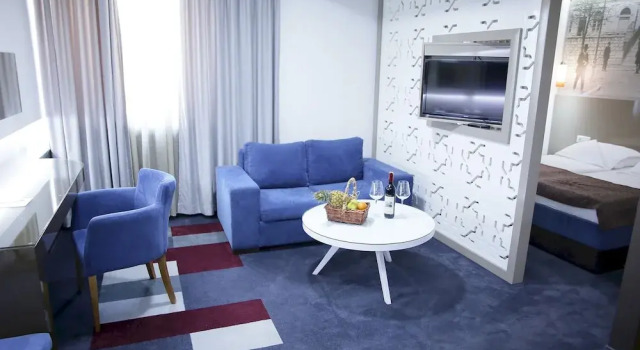 Serviced Apartment- Free Parking - Breakfast bar