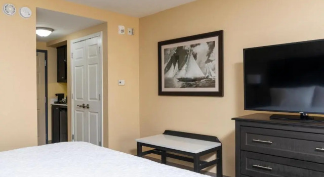 Четырёхместный номер Standard с балконом Hampton Inn Holland
