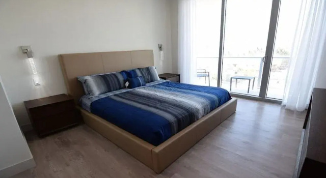 Spectacular 1 Bed Plus Den On To The Amazing Hollywood Beach