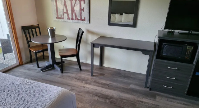 Двухместный номер Standard с балконом Lakeshore Lodge