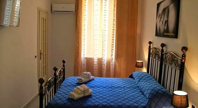 B&B Romy, Забронировать Отель «постель и завтрак» Недорогие отели Неаполя, рядом с Кафедральный собор Неаполя, недорого