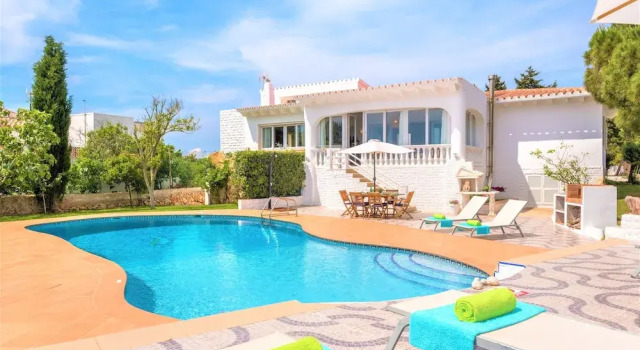 Вилла с 3 комнатами с балконом Villa Roqueta