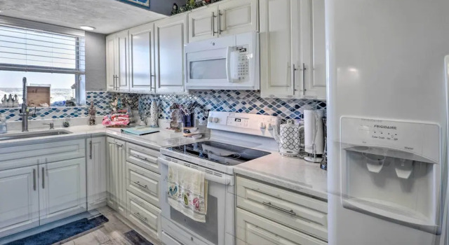 Апартаменты Walk to Ocean: Bright Daytona Beach Condo!
