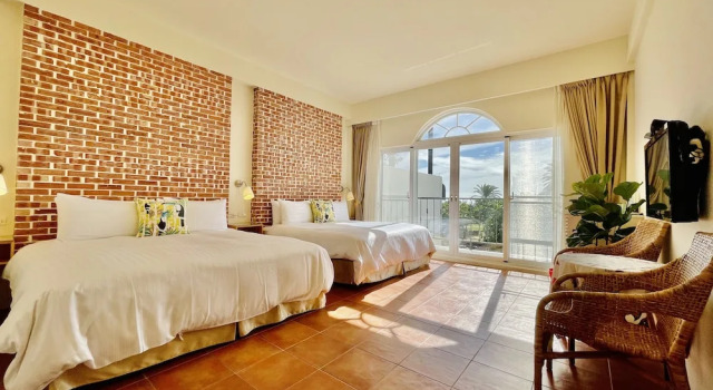 Четырёхместный номер Standard с балконом SpoonDrift Hostal Kenting