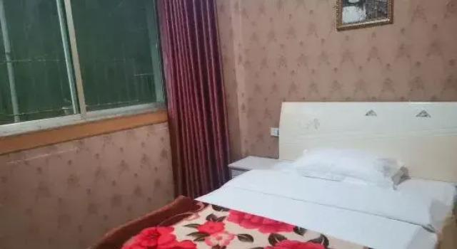 Yuechi Famous City Hotel