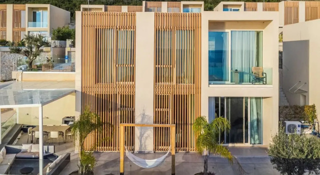 Seaside Retreat Green Coast