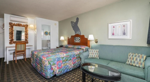 Sun n Sands Inn