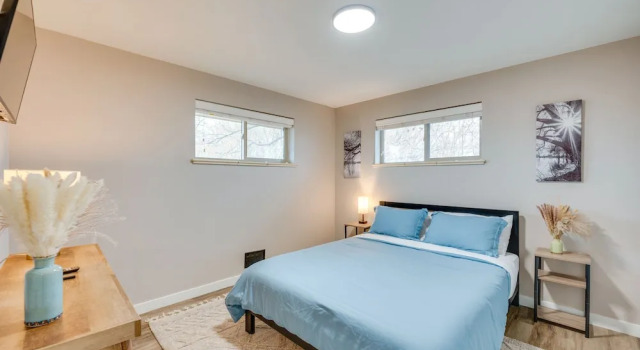 Dog-friendly Arvada Retreat w/ Fenced-in Yard!, Varaa Lomakoti Huvilat kohteessa Arvada, Villa