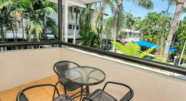 Семейные апартаменты Cairns Reef Apartments & Motel